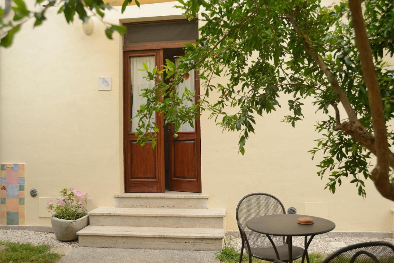 Casa Del Geco Acomodação com café da manhã Paestum Exterior foto