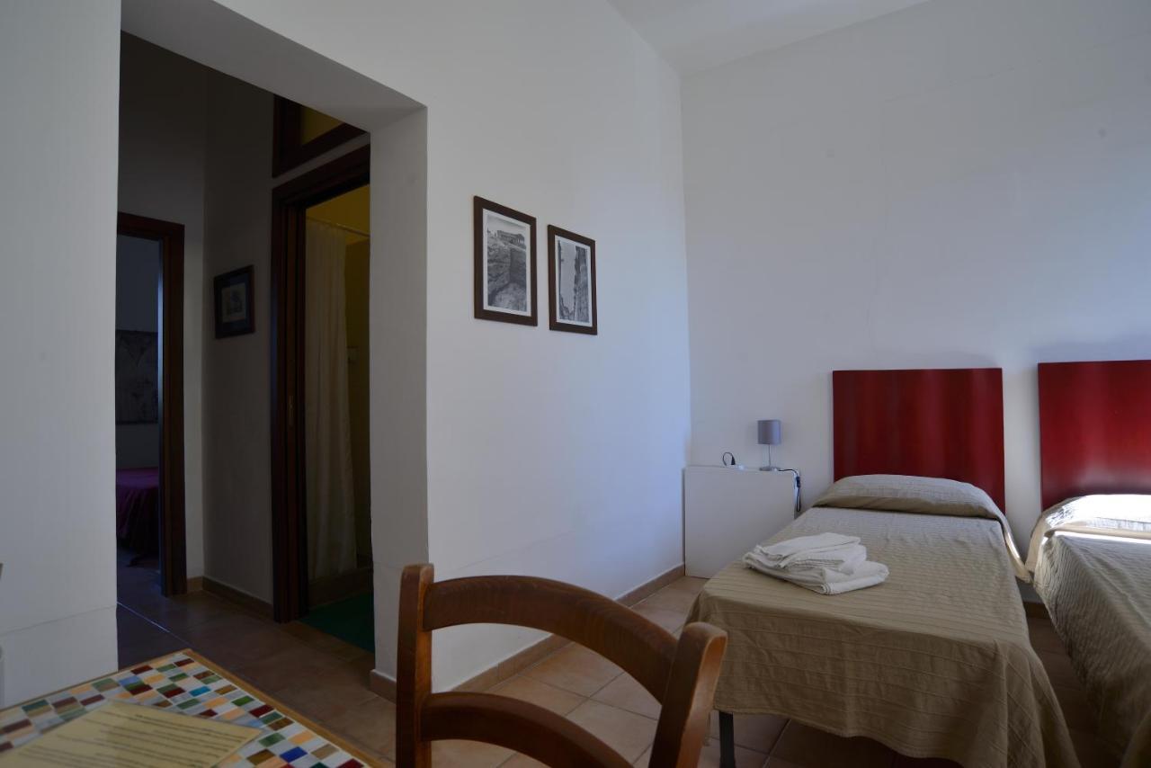 Casa Del Geco Acomodação com café da manhã Paestum Exterior foto