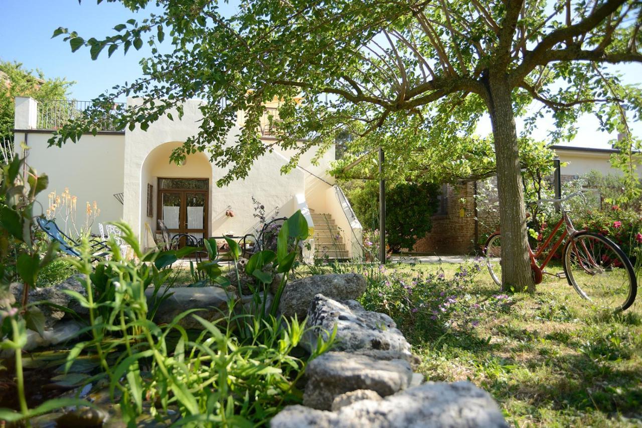 Casa Del Geco Acomodação com café da manhã Paestum Exterior foto